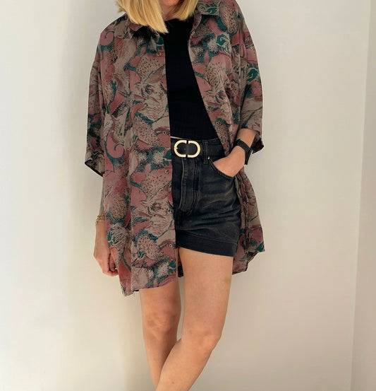 Camisa Vintage Oversize Rosa Satinada de Manga Corta