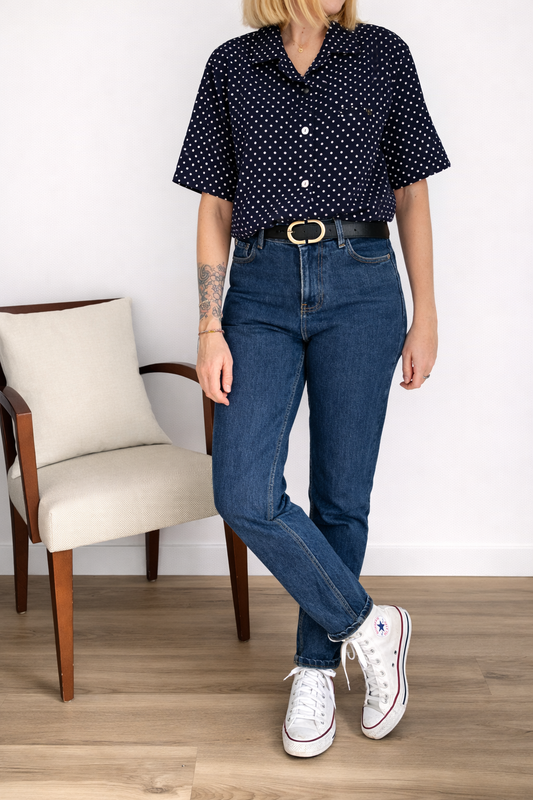 Camisa vintage azul marino con topos