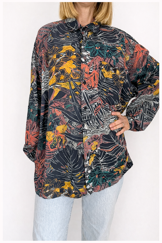 Camisa Vintage Negra de Manga Larga con Estampado de Hojas