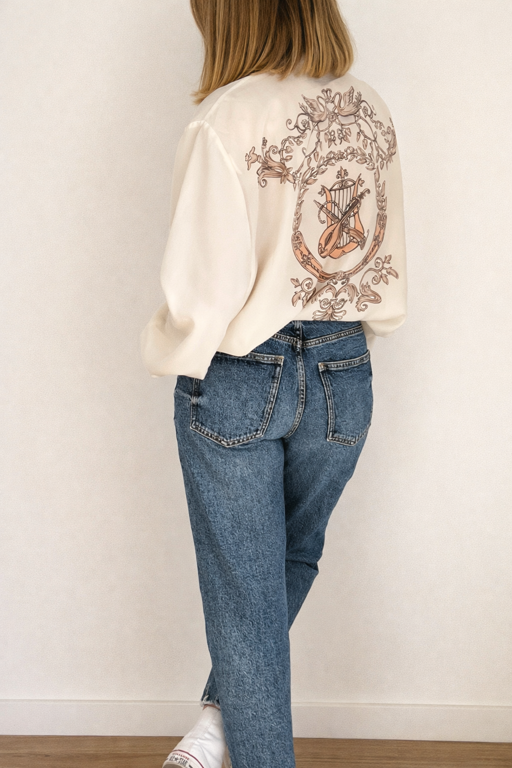Camisa Vintage Blanca Roto de Manga Larga con Detalle Decorativo
