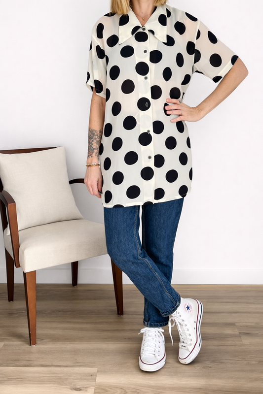 Camisa Vintage Blanca de Manga Corta con Topos Negros