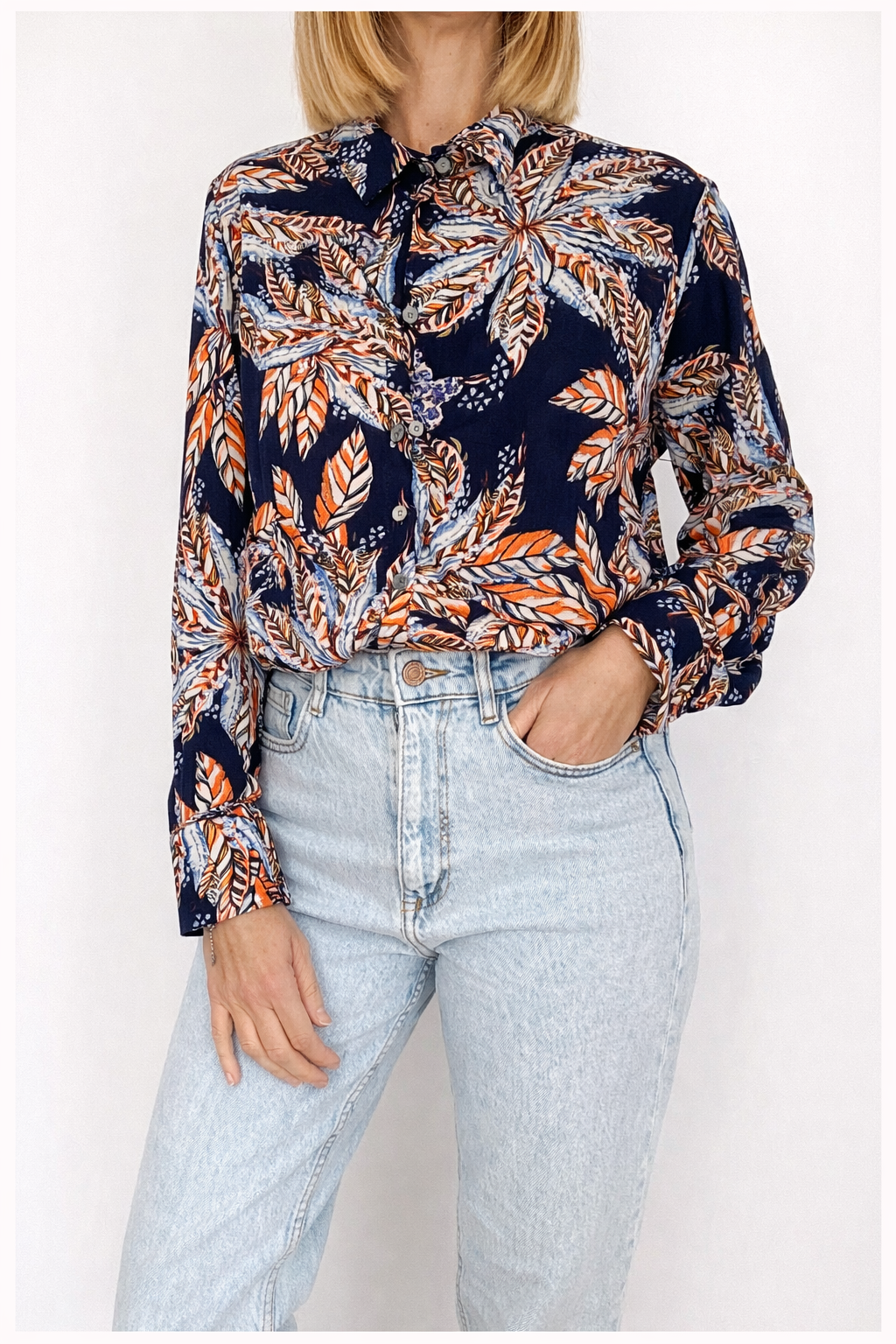 Camisa  Vintage Azul Marino con Estampado de Palmeras